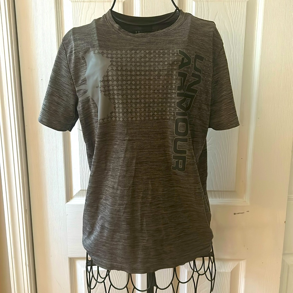 Under Armour tshirt